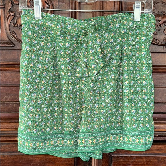 Max Studio shorts Green Floral Small NEW pockets paperbag waist sash belt - Picture 1 of 3